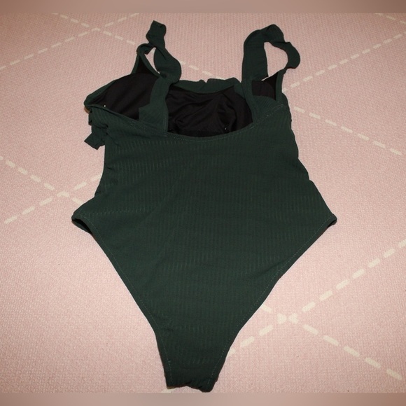 CUPSHE Dark Green Ruffle One Piece Swimsuit Ribbed - Picture 4 of 8